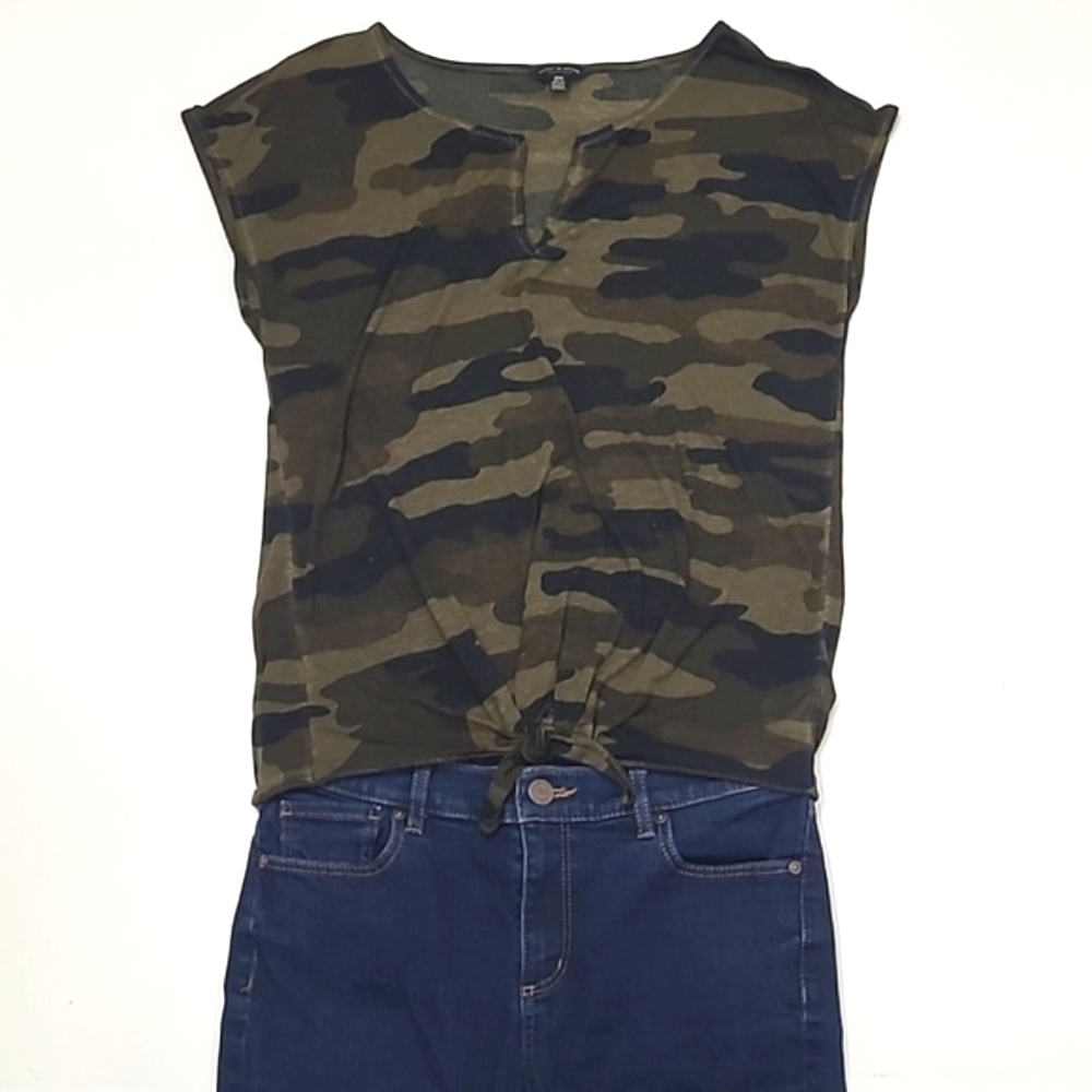 Lucky Brand Camouflage Top Tie Waist Camo Tee Cut Out V-Neck Lightweight T Shirt